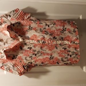 Short cap sleeves but in front with collar pleated accordion blouse